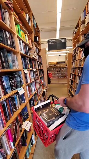 I lost count of how many people commented on all of the books my husband was carrying... and only one was his #besthusbandever #bookworm #powellsbooks