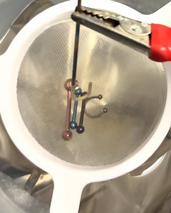 These piercings can turn purple with the help of electricity ⚡️😲 | UNILAD Tech