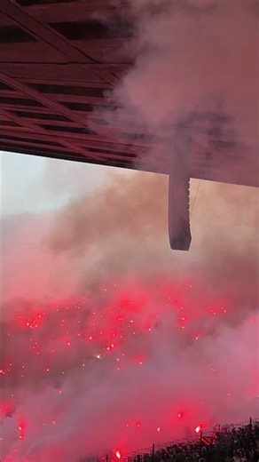 Raja Club Athletic fans lit up the stadium with flares 🔥💚