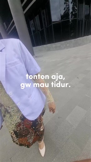 NGANTUK AH Gear: A7 Classic Zeiss 55mm f1.8 Zeiss 25mm f2 Batis Godox TT600 #graduation #fotowisudaugm #photography #sony #yogyakarta