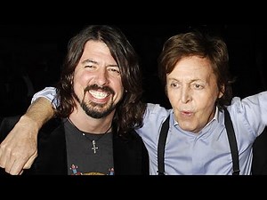 David Grohl & Jeff Lynne sing the Beatles', 'Hey Bulldog'.