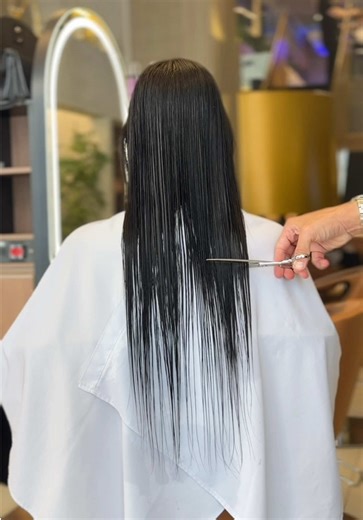 Ela teve coragem de mudar o cabelo e se enxergar diferente. 👉 Segue pra sentir isso também. #cortefeminino #visagismo #cabelocurto #hairtransformation #cabelo