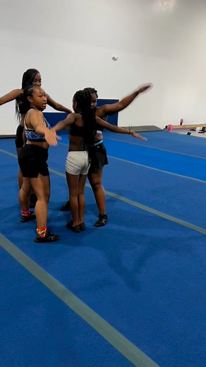They had 15 mins to come up with a stunt sequence! 👏🏾 comment below who you think had the most creative sequence! Overall they both did soo well!!! 👏🏾👏🏾 | Cheer Leads Elite