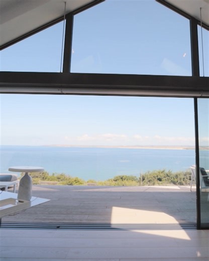 Ocean views? ✅ Chef’s kitchen? ✅ Garden fit for a royal tea party? ✅ Train line right outside the front gate? 🚂💨 Uhm… How are you convincing the buyer this is a “bonus feature”? Britain’s Most Expensive Houses | Thursdays 8pm | BBC Lifestyle | BBC Lifestyle