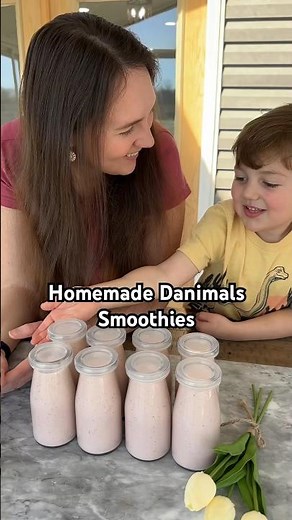 Homemade Danimals Smoothies! 😋 #momlife #easyrecipe #toddlerfood #foodhacks #shorts
