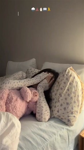 5:35am routines ͜ ˙🩰无拖延的j人时间清单||5:35am routines ͜ ˙🩰无拖延的j人时间清单 🌧5点的晨间很安静 只有雨声很治愈～ 🧘🏽‍♀拉伸让早上酸酸的肌肉感觉轻松了许多 🥖breakfast是黄油法棍 番茄膏配上滑蛋口感会更丰富！ 🧴在坚持用的水之蔻美白身体乳3.0 皮肤白嫩了很多！ 📑冰冰凉凉的 抹茶拿铁让学习更加有动力！ 水之蔻美白身体乳 #自律女孩##j人##高效的一天##晨间日常##morningroutine#