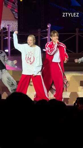 ZTYLEZ on Instagram: "#ZMusic 全城期待的重量級組合鄭秀文 @sammi_chengsauman 與張敬軒 @hinscheung 首度攜手登上拉闊舞台，昨晚於亞博上演《拉闊音樂會Most Wanted 鄭秀文x張敬軒》音樂會，進行一夜限定的「時空約會」！ 今次拉闊音樂會更邀得二人御用演唱會音樂總監Johnny Yim及梁基爵，為當晚的音樂重新設計及編排，兩大樂隊班底攜手演出。 拉闊音樂會由Sammi及Hins合唱《致我們的夢想》揭開序幕，再由無伴奏合唱組合SENZA A Cappella帶來兩位歌手的第一首派台作品——鄭秀文《思念》及張敬軒《My Way》，巧妙串連二人音樂旅程的起點。 Hins選唱了自己「Most Wanted」的Sammi歌曲《哭泣遊戲》、《不拖不欠》及《放不低》，聯同十位弦樂手重新演繹經典，Sammi亦親自設計「Most Wanted」的樂章，揀選了《顏色....氣味》及《浮雕》，並與Hins合唱《青春告別式》及《Let Go》。Sammi及Hins合唱R&B版本的《螢光粉紅》，讓全場氣氛再度飆升。 #ztylezhk #拉闊音樂會 