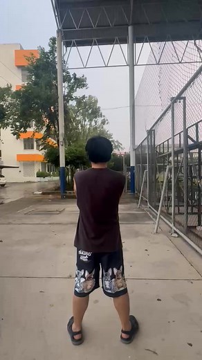 😊 จะมาวิ่ง ฝนตกซะงั้น (เซ็งเป็ดเลย) 😀 🙂 (ขอบคุณน้องเอิร์ธที่ถ่ายให้) 😄 | Leon Belmont