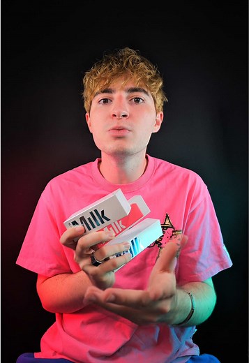 Aujourd’hui on se maquille en chantant ! 🎶💄 Vous validez le make-up et la musique ? 🫣 #BeautyTok #Milk #musique @milkmakeup @niceworkparisoff