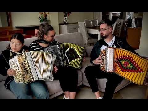 Professor Ás da Concertina encanta com as suas talentosas alunas!