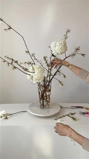 Arranging with cherry blossom #spring #florist #flowerarrangement #flowerarranging