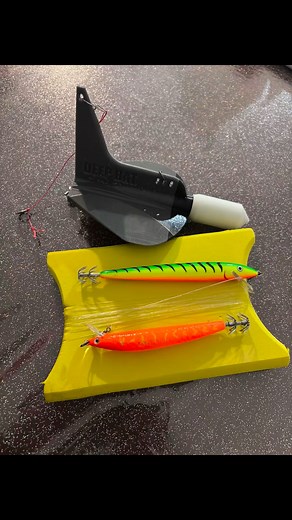 ⚙️ Deep Bat – Affondatori tecnici per la traina a calamari 🦑 Progettati per garantire precisione e rendimento in ogni condizione di mare: 🔹 Assetto stabile – studiato per mantenere la profondità costante anche con correnti sostenute. 🔹 Idrodinamica ottimizzata – riduce l’attrito e migliora la naturalezza dell’esca. 🔹 Materiali resistenti – costruiti per durare, con finiture anti-corrosione. 🔹 Versatilità d’uso – perfetti sia per la traina costiera che per quella in altura. #squid #fischingc