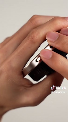 Desert Gold 的HONOR 400开箱⚜📦! 这次的HONOR 400标准版不止把屏幕给掰直，边框也变直了👀 #HONOR #HONOR400Series #HONORMalaysia #NextGenAIImaging #Android #smartphone @HONOR Malaysia @HONOR