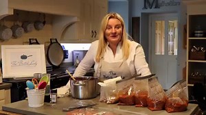 I feel its time to ramp it up a bit. Are you ready! By now you should be used to the simple recipes and doubling up for the freezer. The next step is the 10 meals in 1 hr! Are you Game?? Its easy, here's a video showing you how to cook 10 minced beef meals, they are all similar in ingredients and thats what makes it quick, low cost and EASY! Get your evenings back, take 1hr and make these. (10 chicken meals in 1 hr coming out soon). This video is edited so lasts 17 minutes, but it took just shor