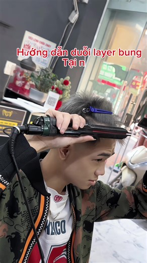 Hướng dẫn duỗi tóc xoăn thành layer bung tại nhà