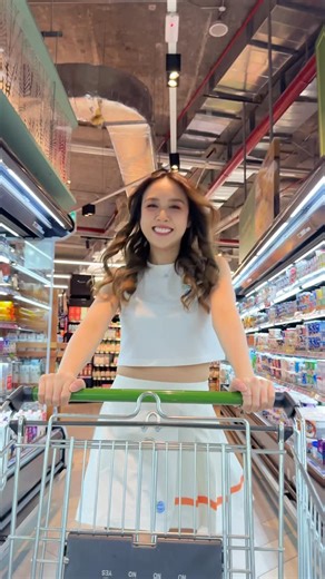 Day 9 of me dancing in the grocery store 😌 Taylor Swift on repeat because the vibe is just too good 🎶 #danceinpublic #dancechallenge | Yuki DanCe