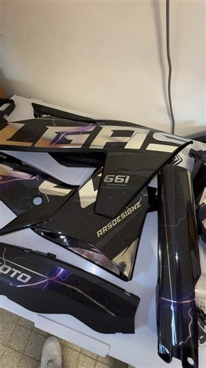 Stunning Clean Glitter Graphics for Your Ride