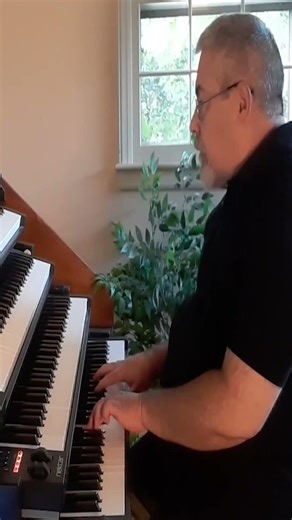 Hauptwerk virtual organ with a Big Pipe Organ Sound!