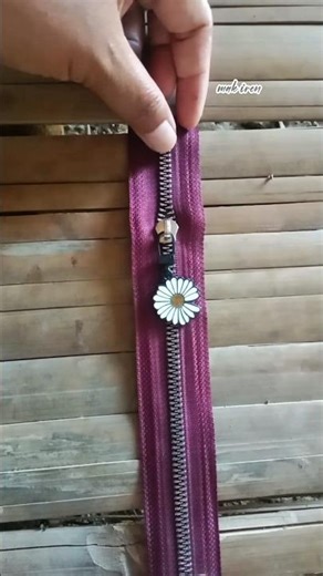 multi-purpose hangerhanger for pulling zipper headsdamaged or broken zippers