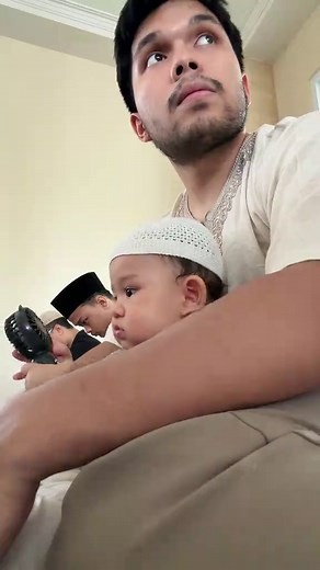 Arash Pertama Kali Ikut Salat Jumat