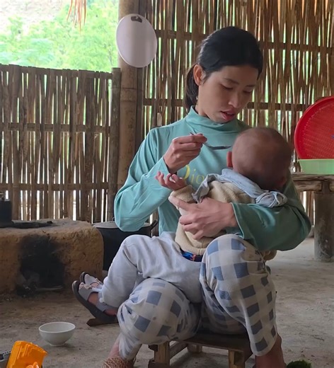 As promised, JuSon finished the kitchen and fence for Ly Tieu Ca using safety iron mesh 009 | Traditional hh