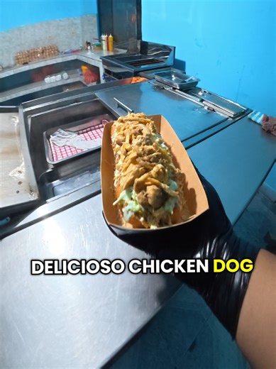 Hot Dog CHICKEN DOG (Acompañado de pollo)🤤🌭 una total delicia!! con queso Mozzarella. Pídelo en tu próxima visita a nuestro local ✨ 📍 Ubicación: Sto Dgo 🇪🇨, Zona del Colesterol, Calle Guatemala 🛵También realizamos envíos a domicilio, número en nuestro perfil ✨ #santodomingoecuador🇪🇨 #hotdog #comida #parquedelajuventúdylafamilia #comidarapida