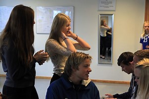 Barn kveler hverandre til de besvimer