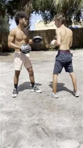 How to Roll in Boxing #boxing #boxingtraining #miketyson #trenchwork