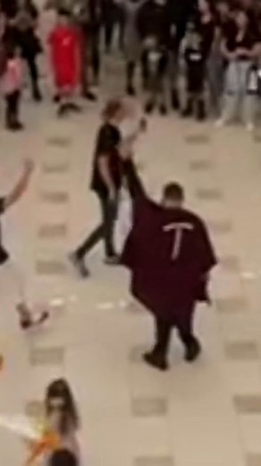 This was moments before I was detained by the police and banned indefinitely from the mall for organizing a worship revival in Miami.... #story | Jimmy Levy