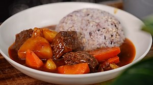 Today I am making Classic Braised Taiwanese Beef Stew 紅燒牛肉. Made of short ribs, potatoes, and carrots stewed to perfection on the stove top, this yummy beef dish has the best sauce to scarf down with a bowl of hot rice. FULL RECIPE: https://tiffycooks.com/classic-braised-taiwanese-beef-stew/ | Tiffy Cooks
