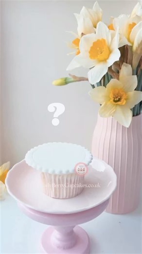 療 Want to learn how to make fondant miniatures? Let me teach you… it’s not as hard as you might think ☺️ Pop over to www.ladyberrycupcakes.co.uk to start learning! #FondantMiniMiniatures #CupcakeMiniatures #CupcakeToppers #FondantToppers #MiniatureFondantFood #MiniatureFood #CakeDecoratingClasses #LondonCakeDecoratingClasses #CupcakeClasses #CupcakeDecoratingClasses #LadyBerryCupcakes | Lady Berry Cupcake School | Facebook