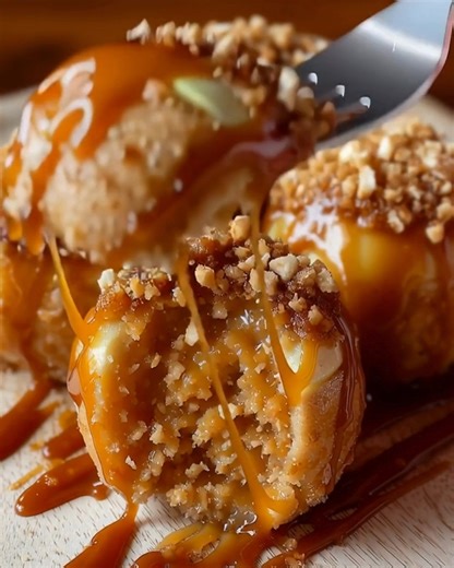 247K views · 434 reactions | Caramel Apple Bombs Ingredients: 2 large apples, cored and cut into wedges 1 cup granulated sugar 1/2 cup unsalted butter 1/2 cup heavy cream 1 teaspoon vanilla extract ...... Full Recipe in Coʍmеոτ  | The Saucy Plate | Facebook