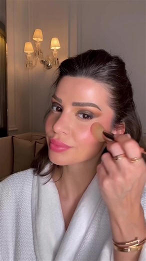 Night out glam✨? So I just started using cream blush again and omg my face makeup looks insane!!#makeuptutorial #makeup #creamblush #fyp #fullglam