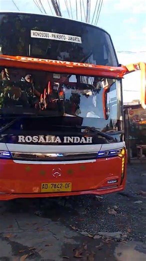 Gantengnya Bur skylender R25..#busmania #shortvideo #luxurybus #rosaliaindahtransport