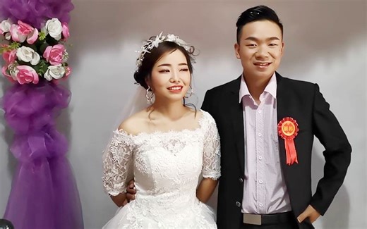 云南农村姑娘结婚了，全程实拍新娘新郎化妆闹婚房，新娘子太美了