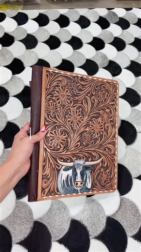 Stunning Tooled Leather Folders for Organized Workspaces