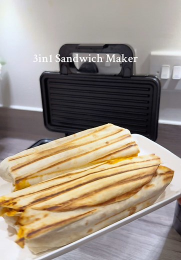 Essential 3-in-1 Sandwich Maker for Quick Snacks