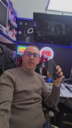 Tu ce alegi? nu da chix, mergi la fix Fix Service GSM - Iasi, Bulevardul Alexandru cel Bun, nr.30, bl.h3 ( între banca BRD si magazinul PPT ) Telefon - 0758.213.812 #samsunga15 #reparatiisamsung #servicegsm #servicesamsung #nudachix