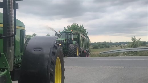 Exploring the John Deere 7920 Tractor