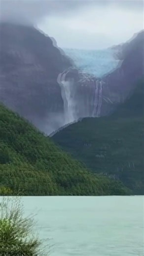 Captan desprendimiento de glaciar en Aysén