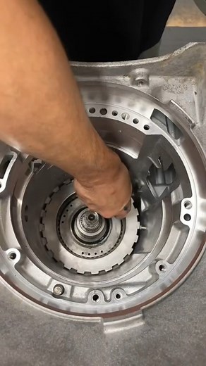 Quick Step by step 4l80e Transmission build 💨#chevrolet #ford #gmc #asmr #howto #learn #diy #watch