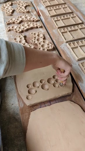 How to use a loop tool ❤️ ••• Follow @beautifulswirls for more! | The Ceramic School