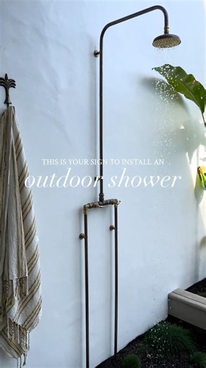 8 inspiring outdoor shower ideas to install in your backyard