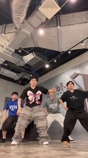 BOLA REBOLA: Aprenda o Trend de Dança Hip Hop