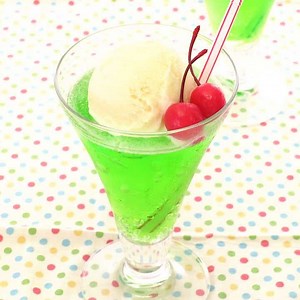 かわいい見た目♪ クリームソーダゼリーのレシピ動画・作り方 | デリッシュキッチン