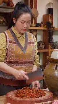 冬天的味道，常常藏在一只老坛子里。酸腌菜脆、酸、辣，最是下饭也最让人想念。记得观看本周视频~【滇西小哥】shorts#cooking #delicious #滇西小哥 #foodie