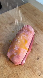 ANATRA ALL'ARANCIA Oggi Chef Antonio La Cava ci mostra come preparare un'anatra laccata alla perfezione con solo due mosse 🔥 🕐Tempo di preparazione: 30 minuti 🕐Tempo di cottura: 20 minuti 😊Difficoltà: Facile 🍽Dosi: Per 2 persone 🤑Costo: Medio Ingredienti: Petto d'anatra, 1; Olio extravergine di oliva, q.b.; Sale fino, q.b.; Arancia (succo), 1; Zucchero di canna, 4 cucchiai; Salsa di soia, 4 cucchiai; Marmellata di arancia, un cucchiaio; Burro, 40 g; Purè di patate, 300 g; | Chef in Camicia