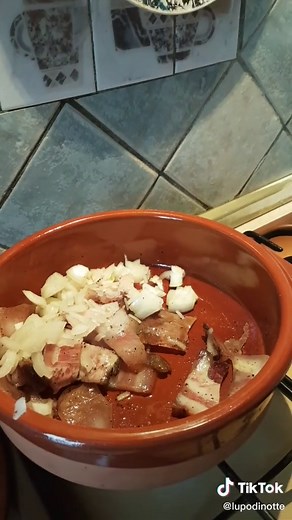 preparazione fagioli e piselli a modo mio🤗#fagioliepiselli#cipolla#pomodorini#guanciale#cena#casa#famiglia#virale#neiperte#
