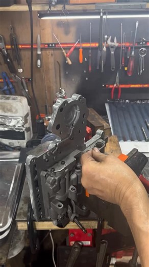 Shade Tree Mechanic on Instagram: "A727 automatic transmission disassembly Automatic Transmission Rebuild A727 1988 Grand Wagoneer Engine Rebuild #EngineRebuild #TransmissionRebuild #DifferentialRebuild #overhaul #rebuild #Car #Carrepair #automotiverepair #MechanicLifestyle #OldSchoolMechanic"