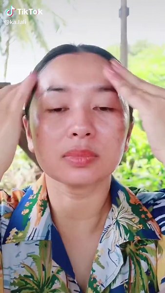 Jika kulit wajah Anda kusam, penuh bintik-bintik, dan memiliki warna gelap kekuningan yang sulit diperbaiki, Anda harus mencoba krim pemutih penghilang flek ini!#flek #flekhitam
